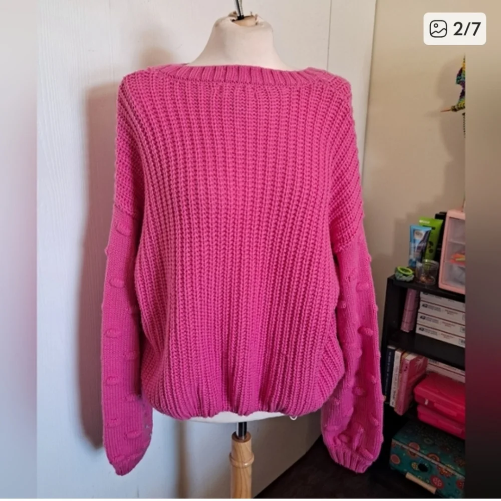 Sweaters. - Picture 2 of 6